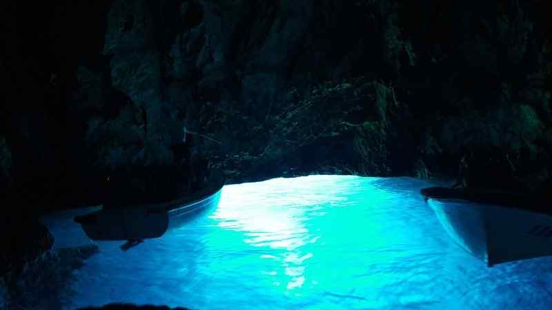 Vis - Modra jama